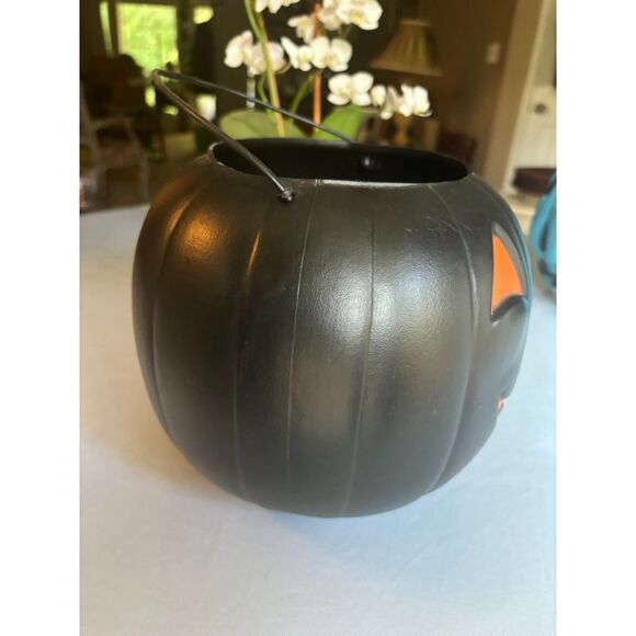 Vintage 7.5" Black and Orange General Foam Plastic Pumpkin Halloween Bucket - Picture 2 of 6